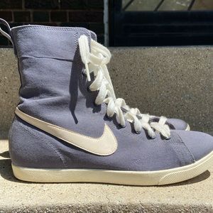 Women’s Nike Racquette Mid